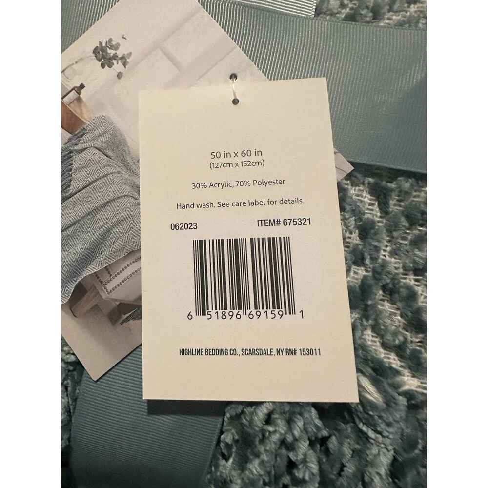 New in Box 50 x 60 Green & White Diamond Pattern Throw Blanket w/ Fringe NWT